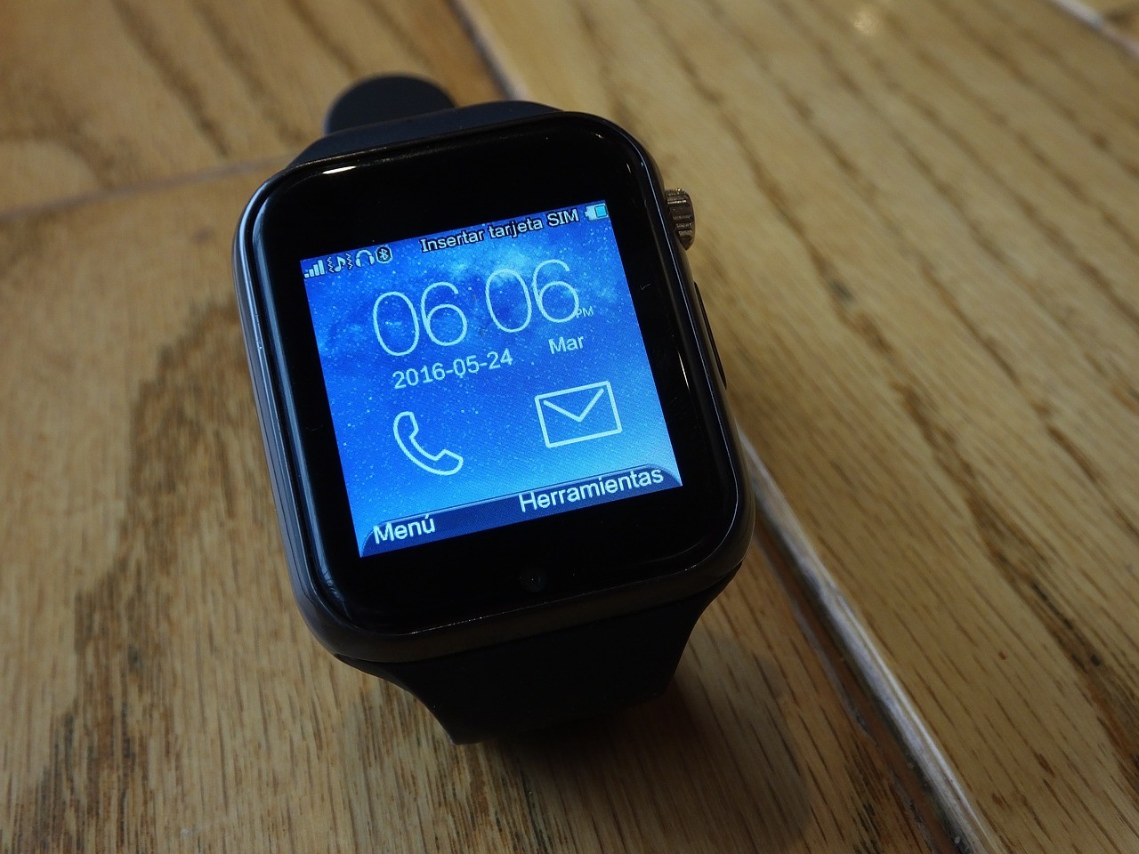 calling and messaging features in smartwatches